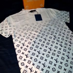 T shirt large
